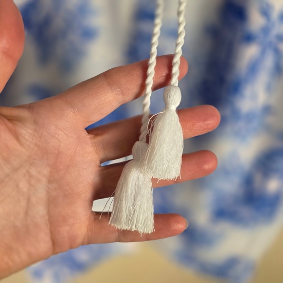 Crown & Ivy Women Blue White Toile Print Tassel Tie Blouse Top Small 3/4 Sleeve - Picture 2 of 10